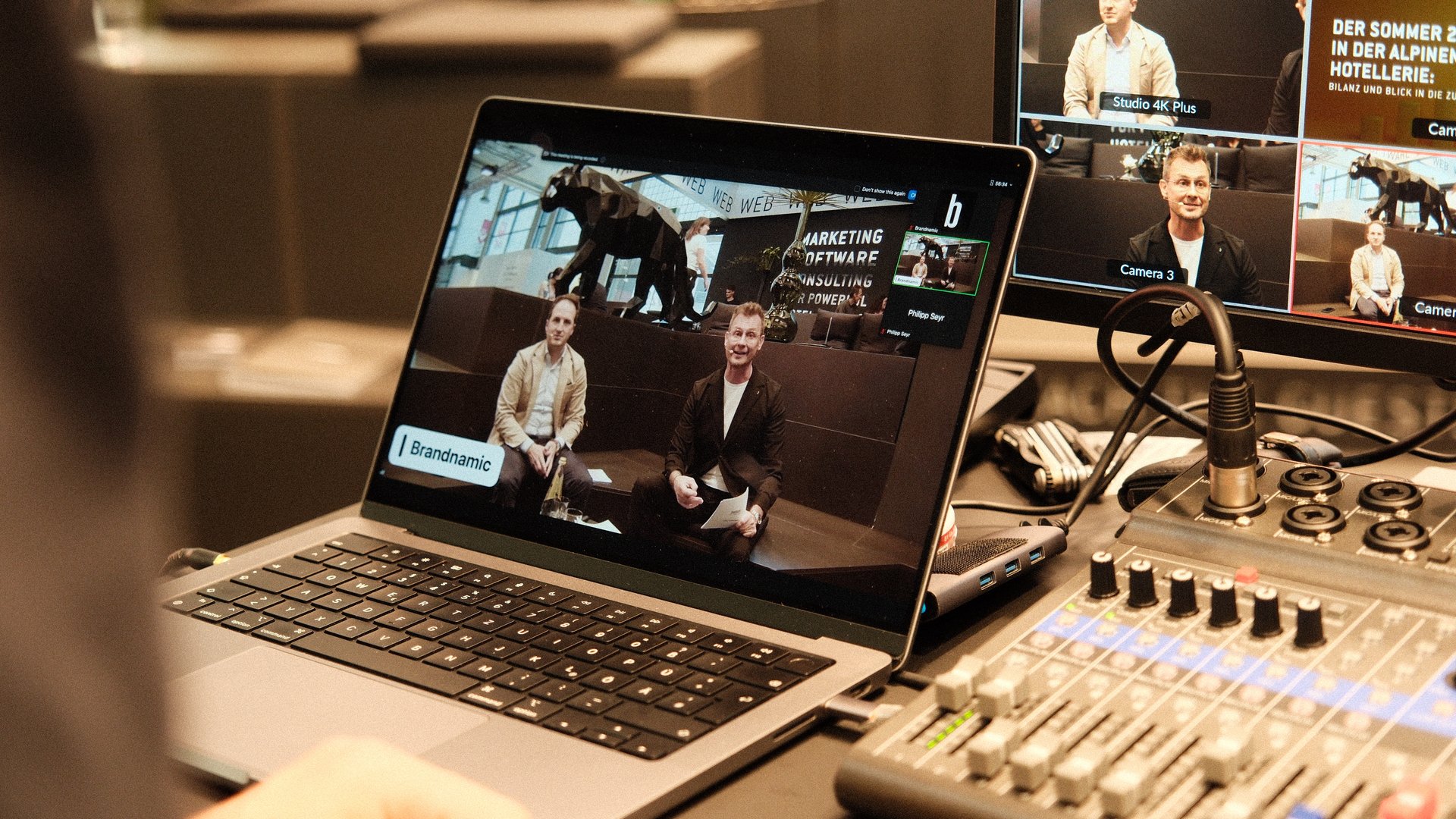 In unserem Saisonrückblick erhaltet ihr Einblick in aktuelle Trends und Entwicklungen der Hospitality-Branche sowie Zahlen und Fakten. In unserem Saisonrückblick erhaltet ihr Einblick in aktuelle Trends und Entwicklungen der Hospitality-Branche sowie Zahlen und Fakten.