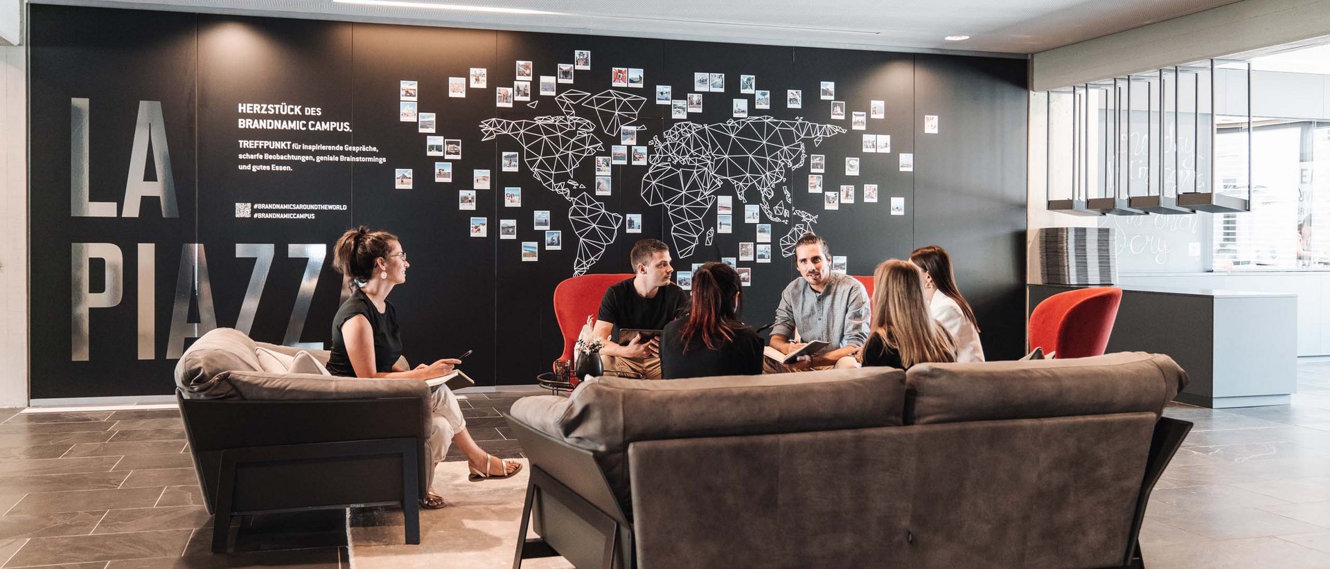 Das Team in der Agentur für Hotelmarketing Das Team in der Agentur für Hotelmarketing