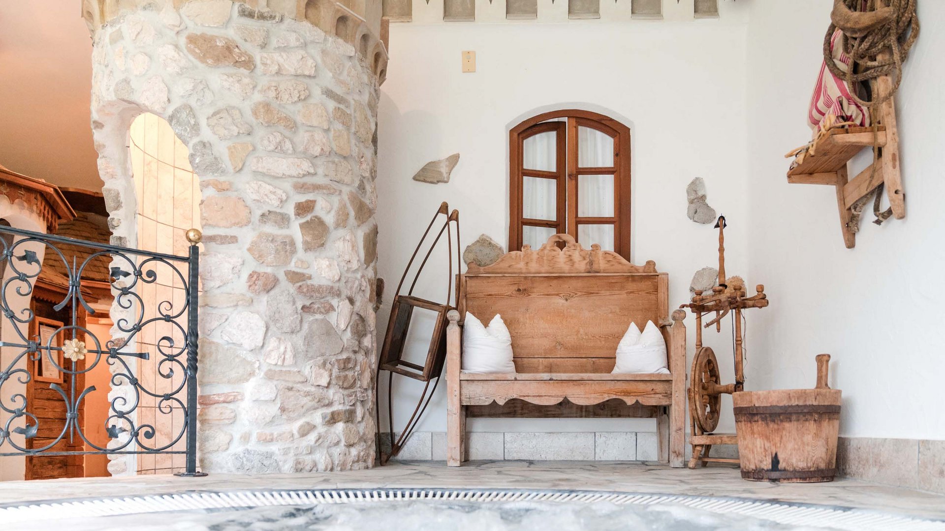 Neue Website, Claim und Logo für das Al Plan Hotel – a mountain-moving hotel. Neue Website, Claim und Logo für das Al Plan Hotel – a mountain-moving hotel.